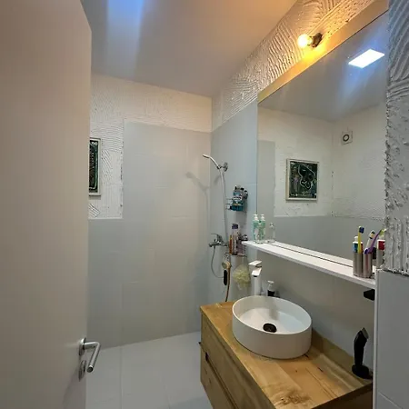 Appartamento Bright Modern Designer Tirana